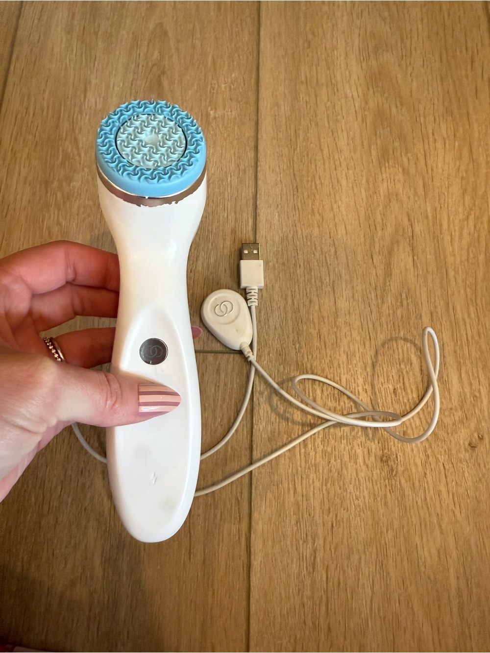 LumiSpa iO Facial Cleansing Brush with USB Charging - White & Blue